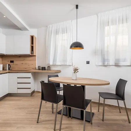 Belinda With Balcony *