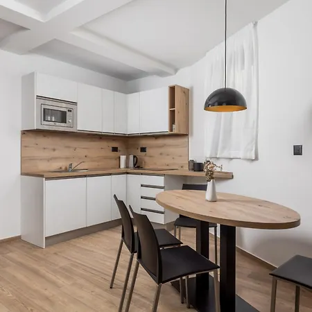 Belinda With Balcony *