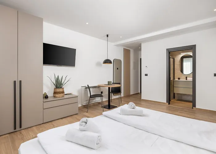 Belinda With Balcony *