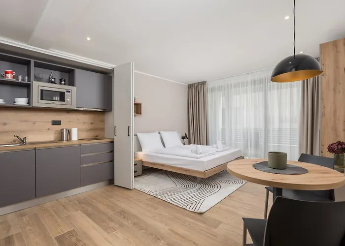 Belinda With Balcony Опатія