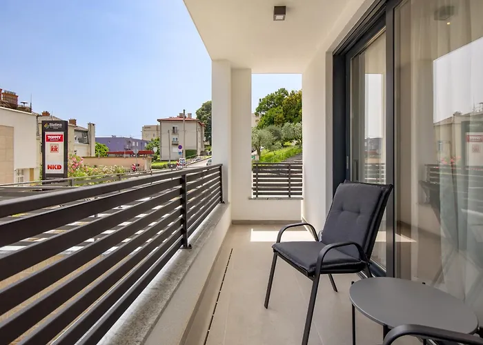 Апартаменти Belinda With Balcony