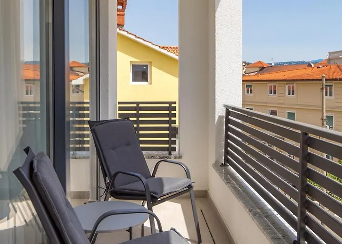 Belinda With Balcony *