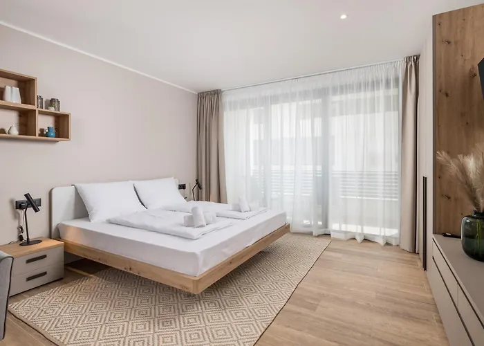 Belinda With Balcony Опатія