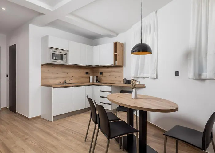 Belinda With Balcony *