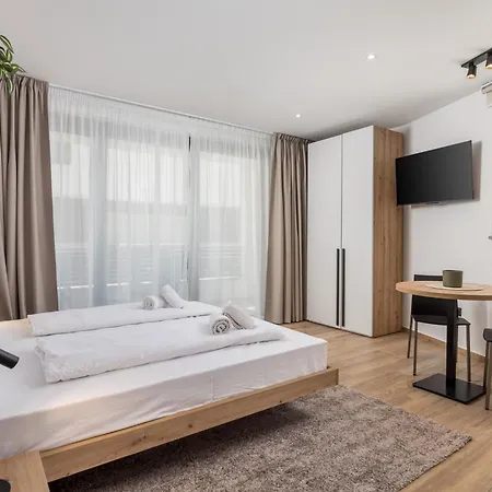 Belinda With Balcony Lägenhet *