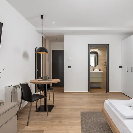 Belinda With Balcony Lägenhet *