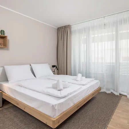 Belinda With Balcony Lägenhet *