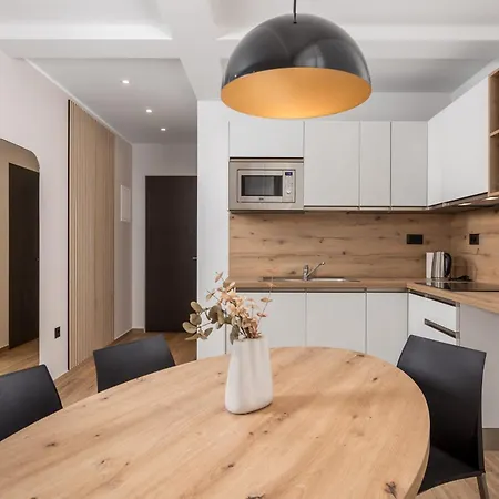 Belinda With Balcony Lägenhet *