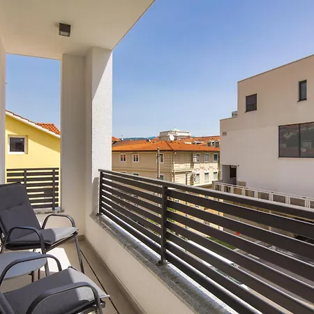 Belinda With Balcony Apartman *