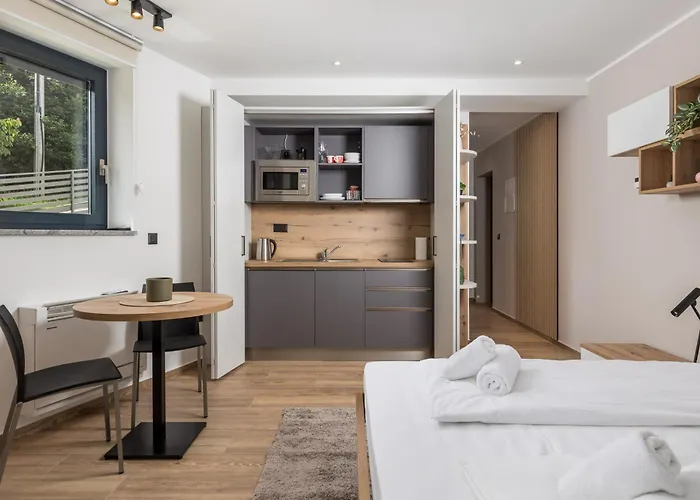 Belinda With Balcony 公寓