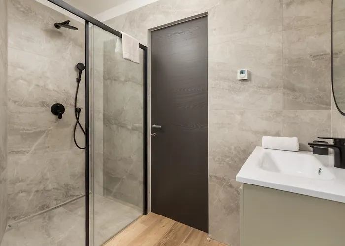 Belinda With Balcony 奥帕提亚