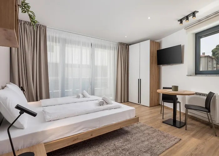 Belinda With Balcony 公寓 *