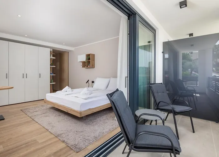 Belinda With Balcony * 奥帕提亚