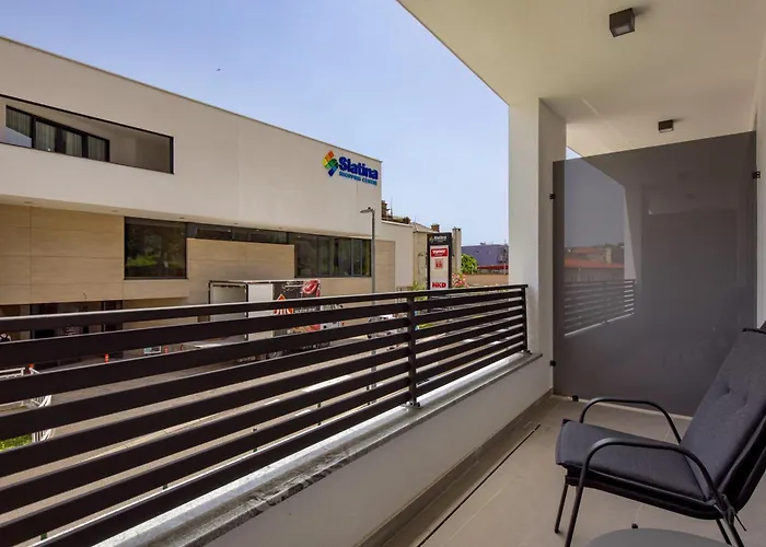 Belinda With Balcony 公寓 *