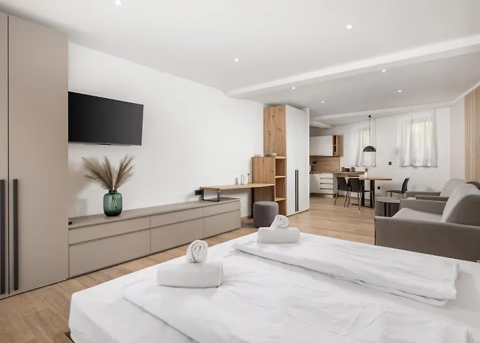 Belinda With Balcony 奥帕提亚