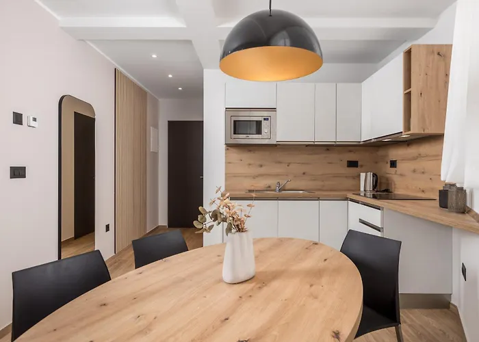 Belinda With Balcony 公寓 *