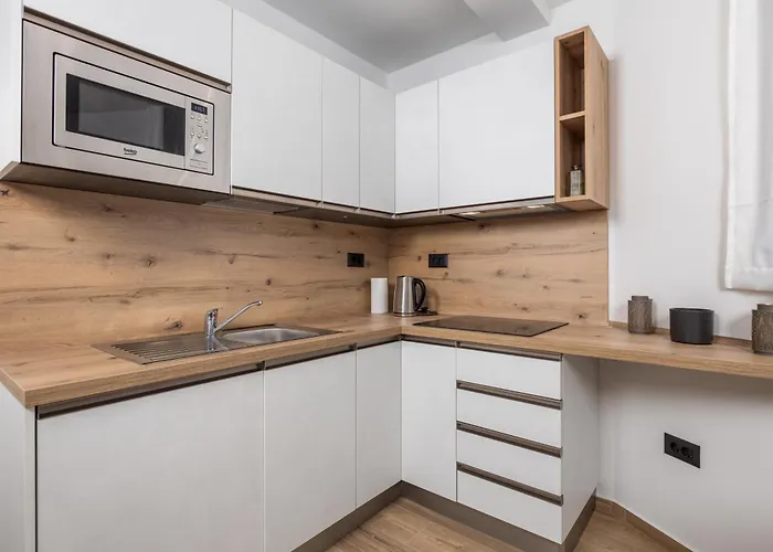 Belinda With Balcony 公寓