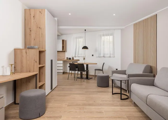 Belinda With Balcony 公寓 *